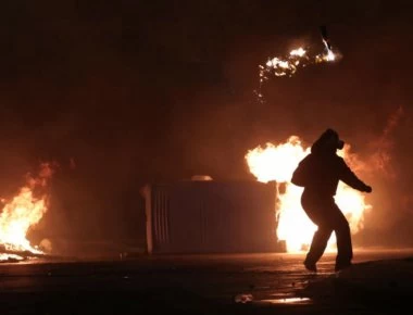 Επιθέσεις με μολότοφ χθες το βράδυ στα Εξάρχεια